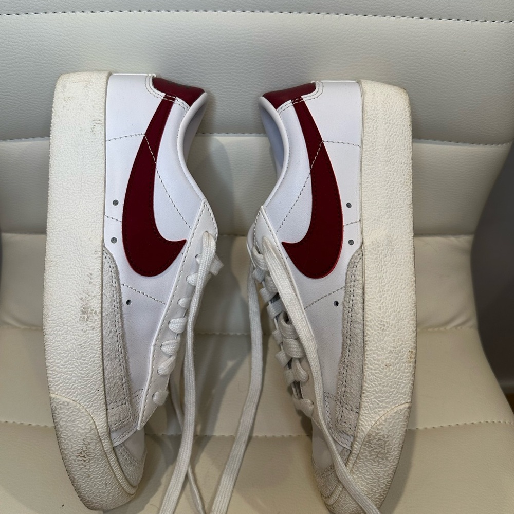 Nike White and burgundy blazer vintage 77